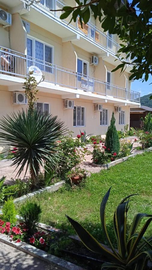 Dionisy Guest House Pitsoenda Buitenkant foto