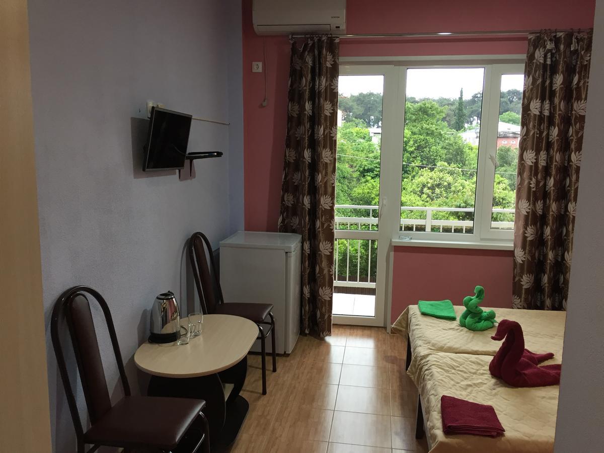 Dionisy Guest House Pitsoenda Buitenkant foto