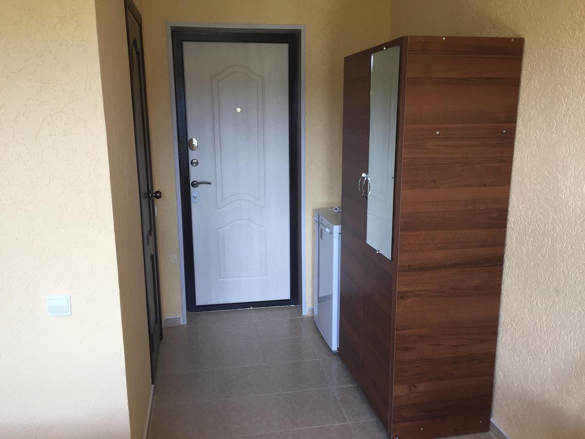 Dionisy Guest House Pitsoenda Buitenkant foto