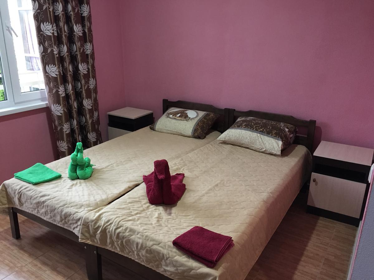 Dionisy Guest House Pitsoenda Buitenkant foto