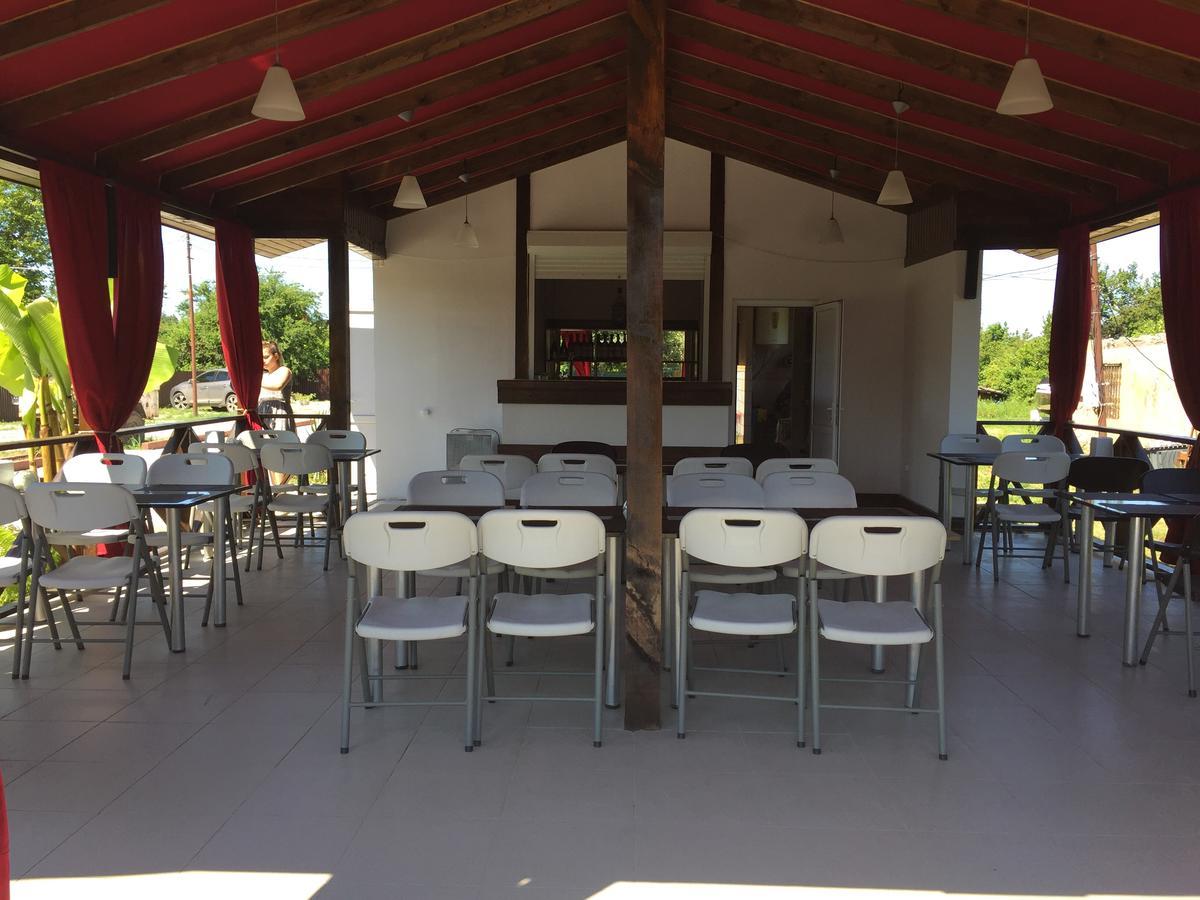 Dionisy Guest House Pitsoenda Buitenkant foto