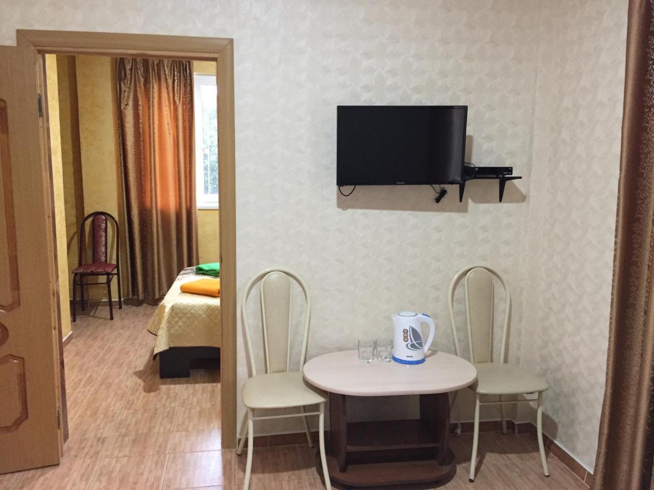 Dionisy Guest House Pitsoenda Buitenkant foto
